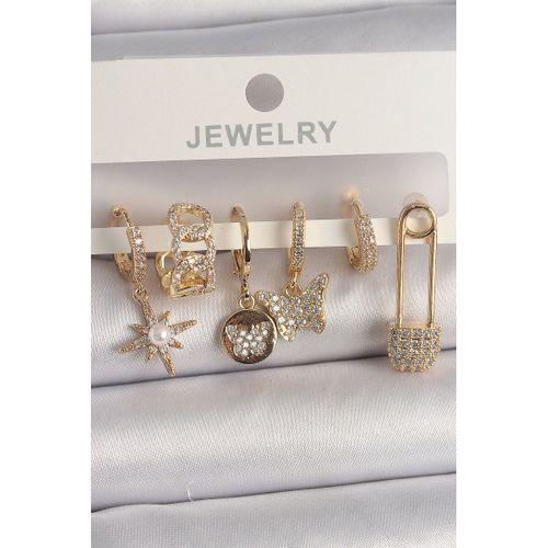 Pirinç Gold Renk Zirkon Sallantı Zirkon Taşlı İnci Detay Kelebek Figür Kadın Küpe Seti