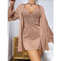 Özel Tasarım Dantel İşlemeli Şık Göğüs Dekolteli Sabahlıklı 2'li Saten Gecelik Takımı