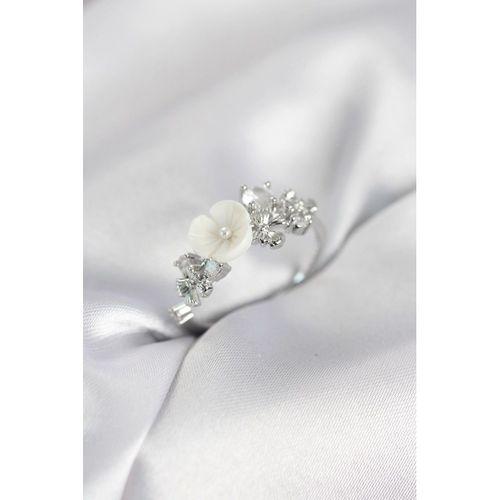 Gümüş Renk Pirinç Çiçek Model Zirkon Taşlı Kadın Yüzük