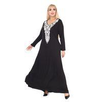 Melsay Butik Beyaz Güpür Yaka Detaylı Uzun Elbise