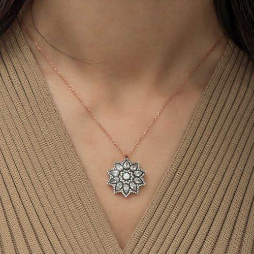 Lucky Life 925 Ayar Gumuss  Rose Çiçek Desenli Elmas Montür Kolye