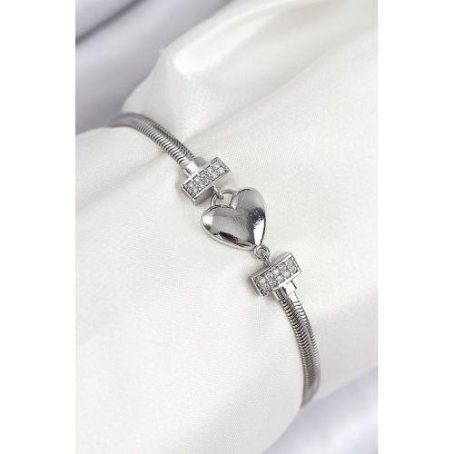Pirinç Zirkon Taşlı Kalp Model Gümüş Renk Kadın Bileklik