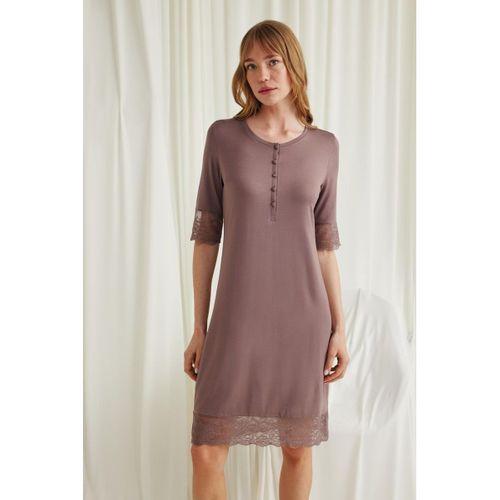 Dantel Detaylı Kısa Kollu Ve Önü Düğmeli Gecelik