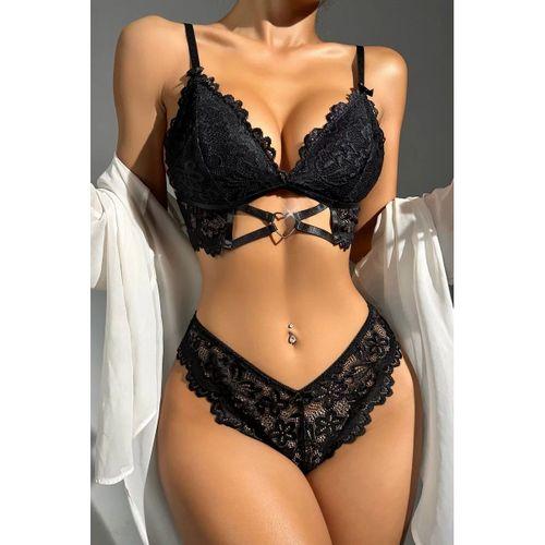 Kadın Siyah Kalp Tokalı Çapraz Lastik Detaylı Dantel İç Çamaşır Takımı