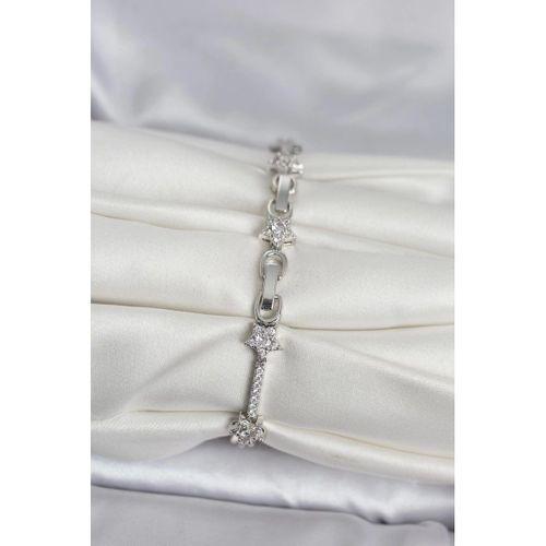 Pirinç Gümüş Renk Zirkon Taşlı Yıldız Model Kadın Bileklik