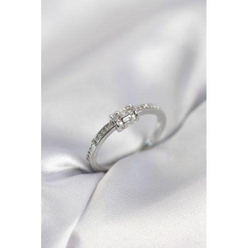 Zirkon Taşlı Gümüş Renk Pirinç Kadın Yüzük