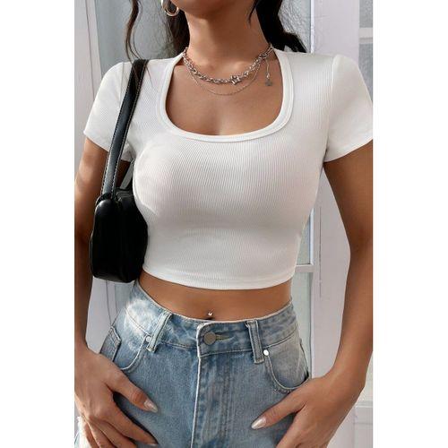 Kadın Beyaz Yarım Kol Düz Yaka Crop Top Bluz
