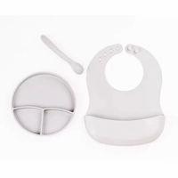 Gri 3’lü Silikon Yemek Seti – Önlük + Diş Kaşıyıcılı Kaşık + Vakumlu Tabak