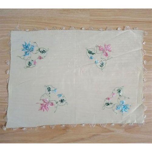 El İşi Kenarı Oyalı Saten Mendil 21X30Cm