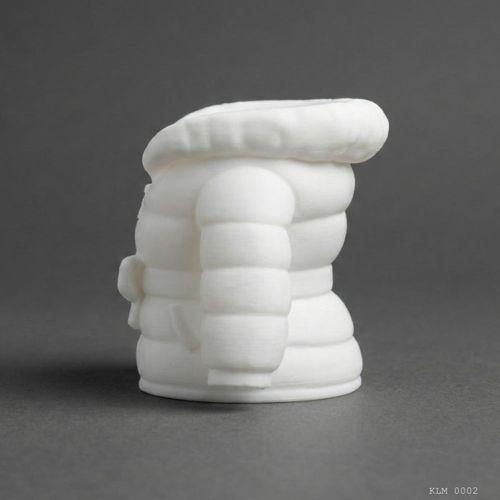 Beyaz Kapüşonlu Fiyonklu Bayan Mont Formlu Makyaj Fırçalığı Masaüstü Kozmetik Düzenleyici