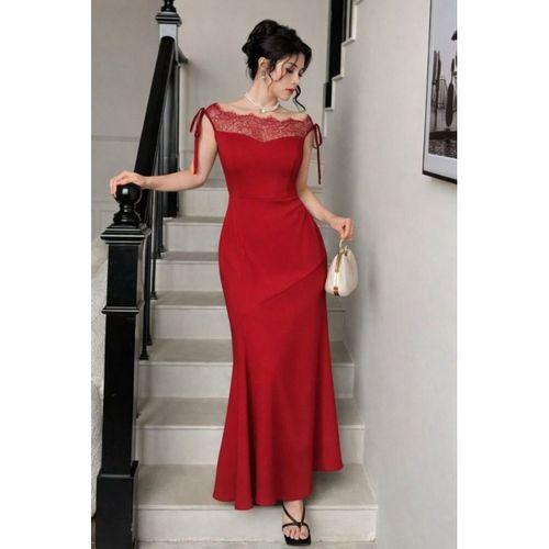 Kadın Göğüs Ve Yakası Dantel Detaylı Kayık Yaka Görünümlü Uzun Ithal Krep Elbise