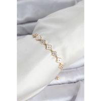 Gold Renk Zirkon Taşlı Sıralı Yonca Model Asansörlü Kadın Bileklik