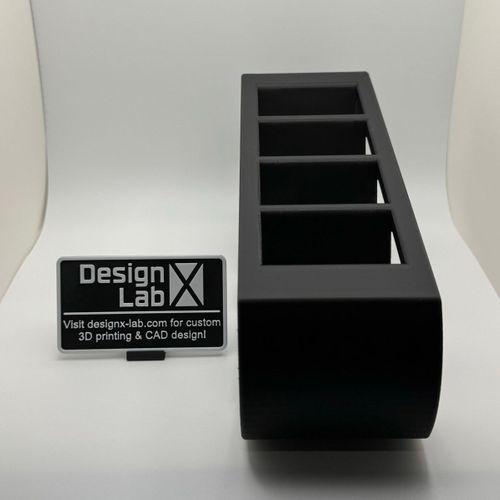 Modern TV Uzaktan Kontrol Sahibi-(Designx-Lab.com)-6899350
