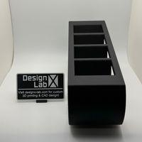 Modern TV Uzaktan Kontrol Sahibi-(Designx-Lab.com)-6899350