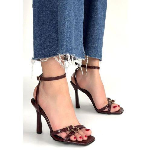 Juste Bordo Rugan Topuklu Bilekten Kemerli Ayakkabı