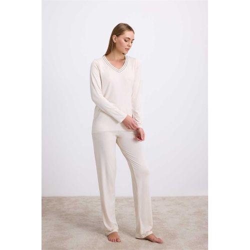 Kadın Uzun Kollu Pijama Takımı Şık V Yaka Ve Minimal Tasarım