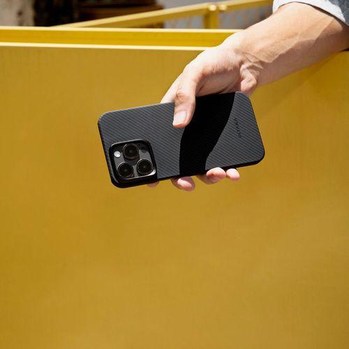 Apple iPhone 15 Pro Max Kılıf M-safe Şarj Özellikli 600D Aramid Fiber Pitaka Ultra-Slim Classic Serisi Black-Grey Twill Kapak