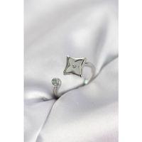 Gümüş Renk Köşeli Yonca Model Zirkon Taşlı Kadın Yüzük