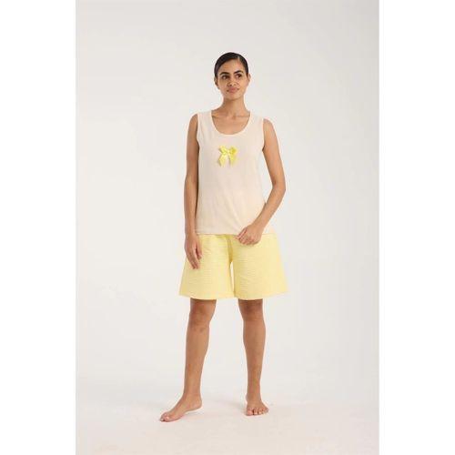 Kadın Beyaz Kurdele Detaylı Sarı Çizgili Şortlu Pijama Takımı