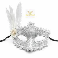 Lüks Beyaz Tüylü Venedik Maskesi – Taşlı Dantel Tasarım