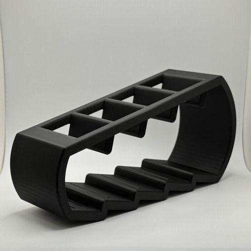 Modern TV Uzaktan Kontrol Sahibi-(Designx-Lab.com)-6899350