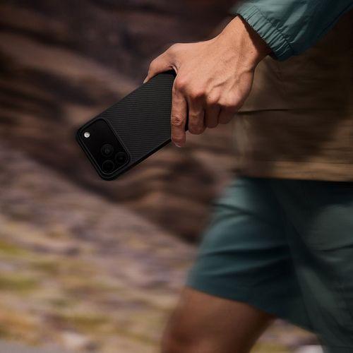 Apple iPhone 17 Pro Max Kılıf M-safe Şarj Özellikli Pitaka Aramid Pro Guard Serisi Black-Gray Karbon Kapak