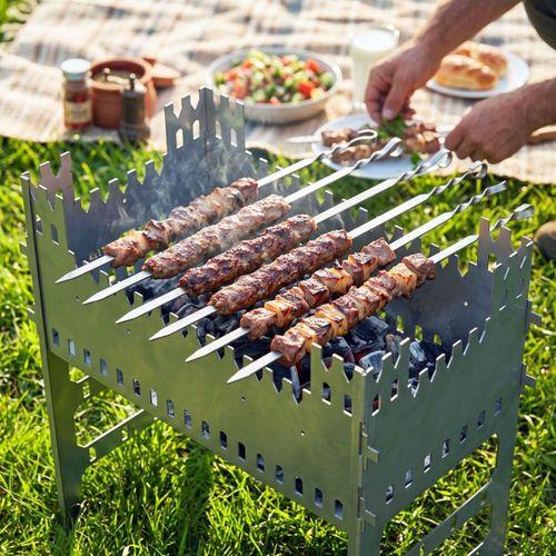 Kamp Ayısı® CastleGrill™ 2mm Galvaniz Çelik, Katlanır, 13 Şiş Kapasiteli Şiş Mangalı ve Ateş Çukuru
