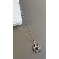 Taşlı Çiçek Kolye - Altın