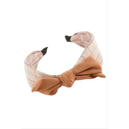 Kare Desenli Fiyong Taç