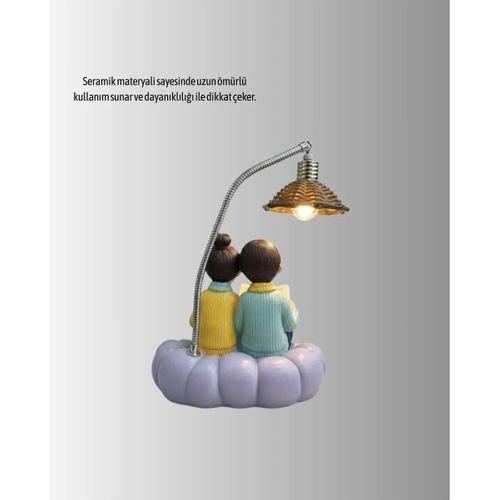 Kitap Okuyan Çift Figürlü Gece Lambası Romantik Dekoratif Masa Lambası