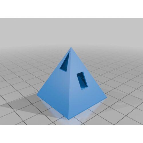 Piramit Poker Çip Tutucu – 3D Baskı Poker Aksesuarı (Bu ürün Sadece Plastik parçadır - Almadan Önce Soru Sorabilirsiniz)
