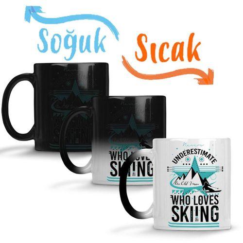 Never Underestimate A Person Who Loves Skiing Sihirli Kupa Bardak Porselen