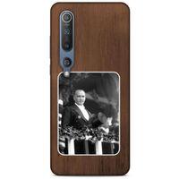 Xiaomi Mi 10 Kılıf Atatürk (35) Fit Design Kılıf Kahverengi Duvar