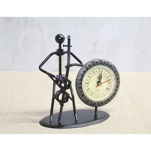 Metal Saatli Keman Çalan Müzisyen Alk4333