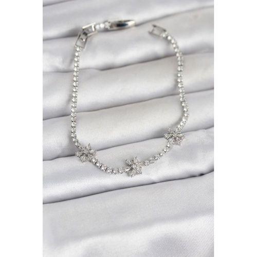 Pirinç Gümüş Renk Çiçek Model Zirkon Taşlı Su Yolu Kadın Bileklik