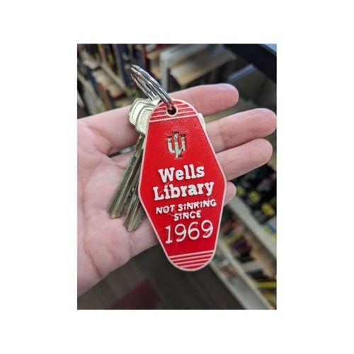IU Wells Kütüphanesi Anahtarlığı (Bu ürün Sadece Plastik parçadır - Almadan Önce Soru Sorabilirsiniz)