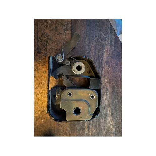 Volvo 850 Lastik Parçası (Bu ürün Sadece Plastik parçadır - Almadan Önce Soru Sorabilirsiniz)