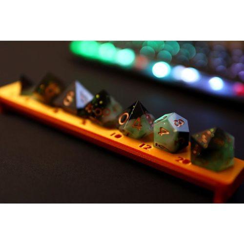 DnD Zar Sergisi D Değeri ile (Bu ürün Sadece Plastik parçadır - Almadan Önce Soru Sorabilirsiniz)