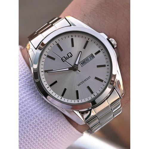 Q&Q Çelik Kordon Takvimli Kadran 2 Yıl Garantili 3 Atm Suya Dayanıklı Erkek Kol Saati QQ.E2001.A1