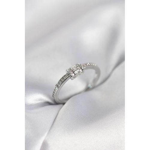 Zirkon Taşlı Gümüş Renk Pirinç Kadın Yüzük