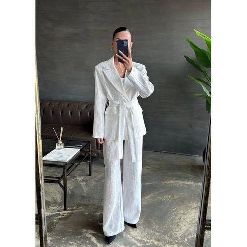 Ekru Beli Kuşaklı Ceket Ve Pantolon Parlak Takım