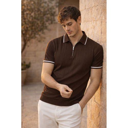 Jared Yakası Şeritli Dik Çizgili Yarım Fermuar İnce Triko Erkek T-Shirt - Kahve