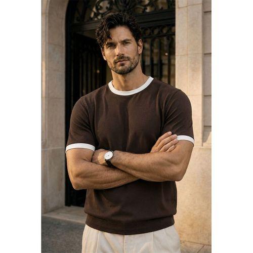 Capra Yaka Kol Biyeli Basic Pamuk Likralı İki İplik Erkek T-Shirt - Kahve