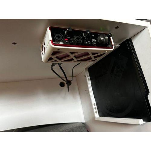 FOCUSRITE SCARLETT 2I2 Montaj (Bu ürün Sadece Plastik parçadır - Almadan Önce Soru Sorabilirsiniz)