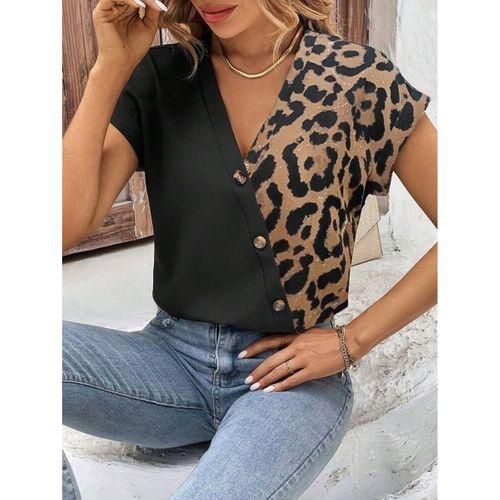 Kadın Kısa Kollu V Yakalı önden Düğmeli Leopar Desen Detaylı Viskon Bluz