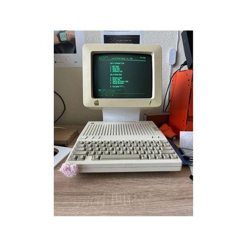 Apple IIc Monitör Standı 3D Baskı (Bu ürün Sadece Plastik parçadır - Almadan Önce Soru Sorabilirsiniz)