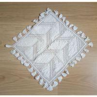 El İşlemesi Beyaz Dantel,Kenarı Püsküllü Sehpa Örtüsü 31X33Cm