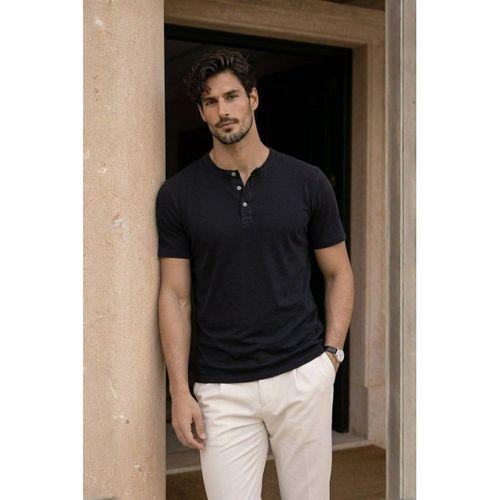 Edgar Regular Fit 3 Düğmeli Pat Flamlı Suprem Kumaş Pis Yaka Erkek T-Shirt - Siyah