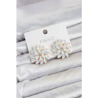 Beyaz Renk Kristal Taşlı Çiçek Model Kadın Küpe