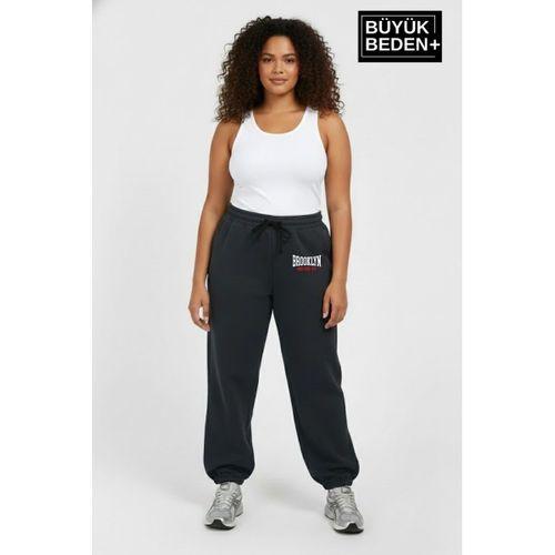 Kadın Büyük Beden BROOKLYN 1970 Baskılı Paça Lastikli Rahat Kesim Jogger İnce Eşofman Altı SPR26BEAK951-3